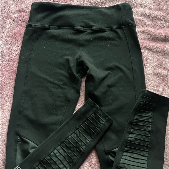 🎀Alo Yoga Moto Leggings🎀 - Picture 7 of 7